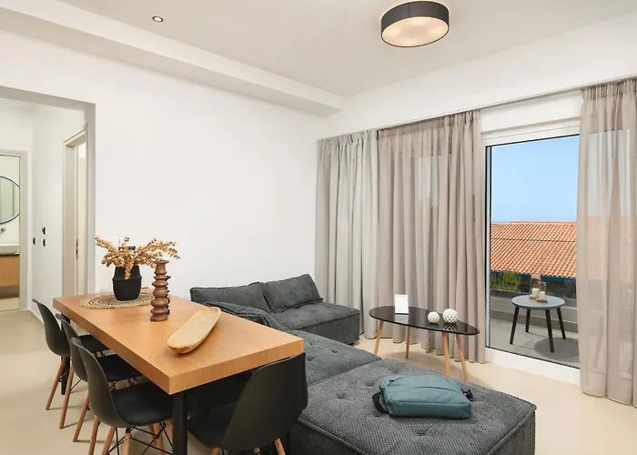 מלון דירות Elia 4*